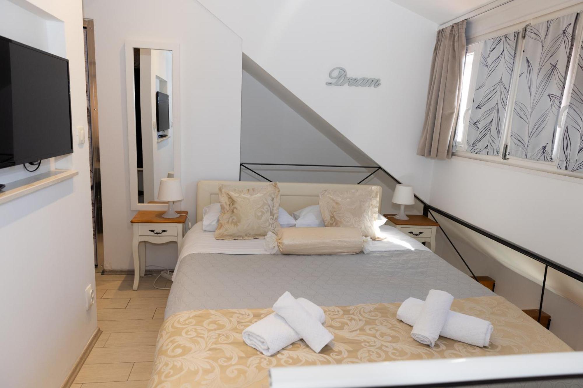 Central Split Rooms And Apartments Paese Kültér fotó